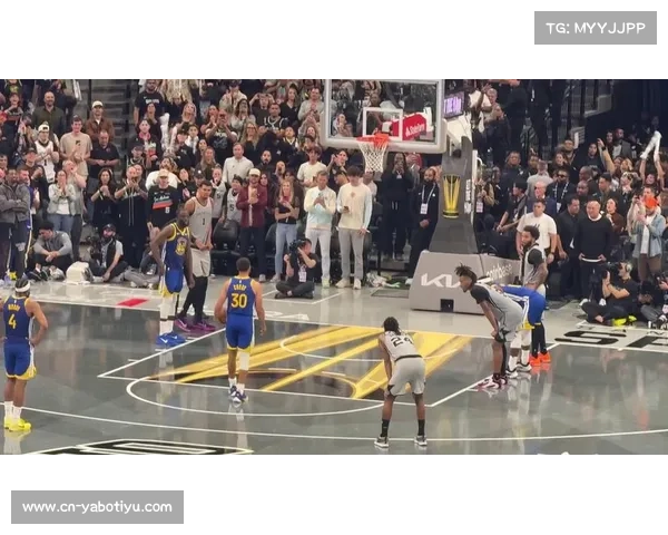 库里与裁判争执升级连吃技术犯规 赛场气氛骤然紧张 库里与裁判争执升级连吃技术犯规 赛场气氛骤然紧张