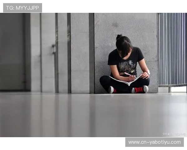 深夜苦练画面曝光引热议复出决心诠释真正的职业态度与坚守精神力