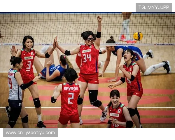 前两局多米尼加女排与日本女排鏖战成名赛场火花四溅引爆全场观众